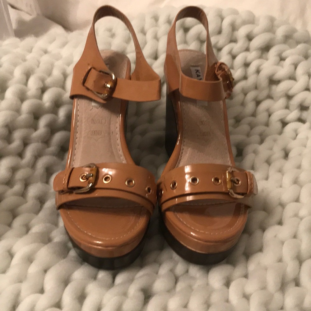 Camel wedges